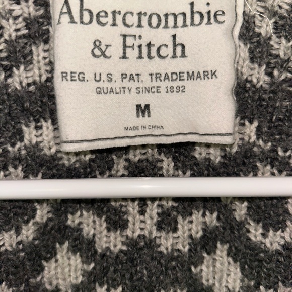 Abercrombie & Fitch Black and Gray Patterned Cardigan - Picture 3 of 4